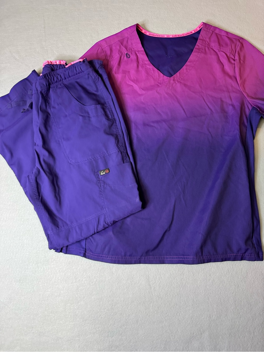koi women’s Purple Gradient ombré Scrub Top size large